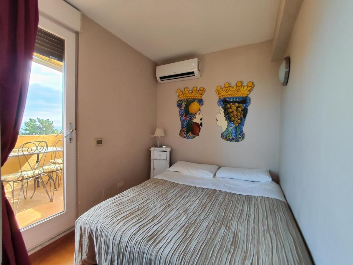 Torre Dei Pirati Villa เลโตยานนี ภายนอก รูปภาพ